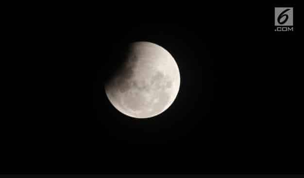ilustrasi gerhana bulan total