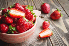 buah strawberry memiliki kadar air tinggi