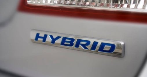 keunggulan mobil hybrid